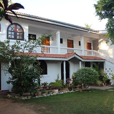 Отель Hideaway Хиккадува Экстерьер фото