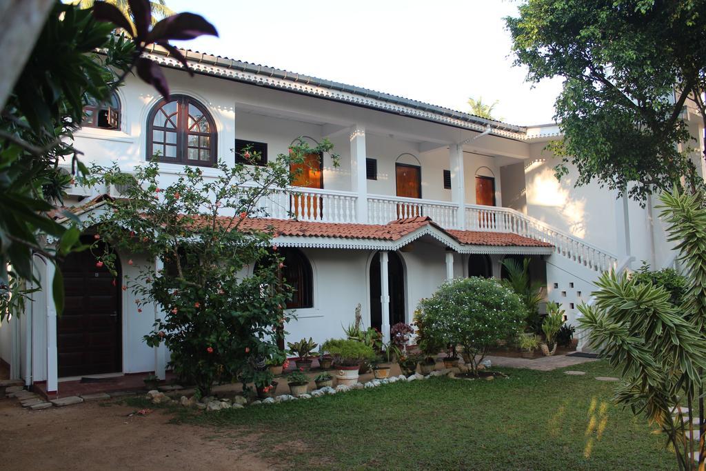 Отель Hideaway Хиккадува Экстерьер фото