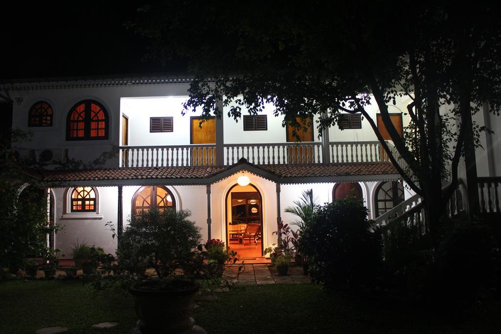 Отель Hideaway Хиккадува Экстерьер фото